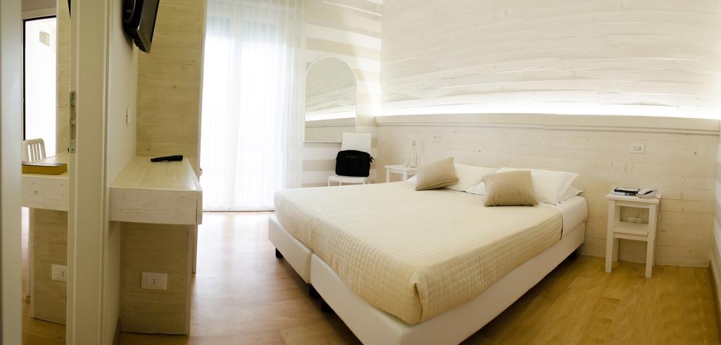 Mona Lisa Hotel Cattolica Zimmer foto
